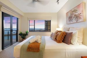 Peaceful Waterfront Harbour Views BBQ & Restaurants