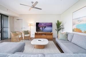 Vibrant Waterfront Lagoon Views walk to Cafes & BBQ