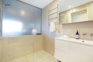 Popular Waterfront Lagoon Views & great restaurants