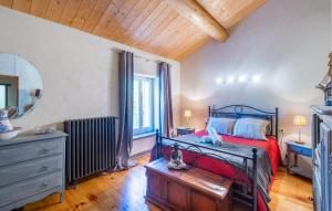 Maisons de vacances Gorgeous Home In Moules With Wifi : photos des chambres