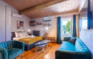 Maisons de vacances Gorgeous Home In Moules With Wifi : photos des chambres