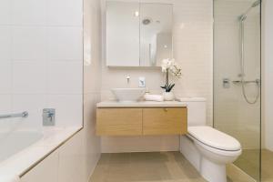 Majestic Waterfront Lagoon with Harbour Views & Cafes