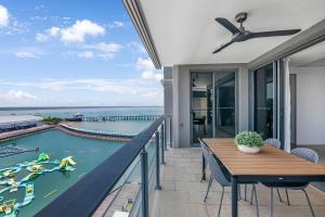 Charming Waterfront Lagoon Views & Restaurants