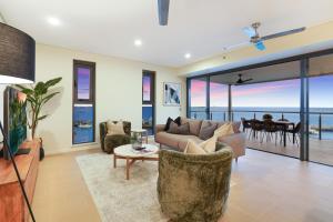 Captivating Waterfront Lagoon Views Sub Penthouse