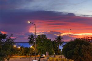 Convenient CBD Location with Pool Gym & walk to shops