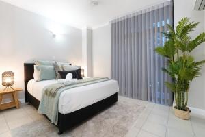 Convenient CBD Location with Pool Gym & walk to shops