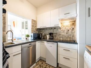 Seaside Apartment in Zeedijk near the Beach