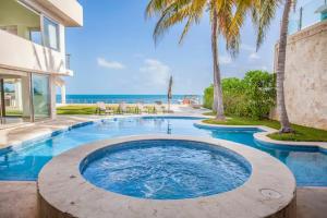 Oceanfront Villa - Private Beach at the Hotel Zone