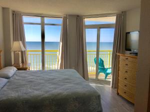 Gorgeous Oceanfront 3 Bedrooms Condo Sleeps up to10 people - Initial supply of Linens Included