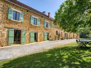 Maisons de vacances Maison au calme avec jardin, proche de Sarlat - Ideale pour familles et activites en plein air. - FR-1-616-295 : photos des chambres