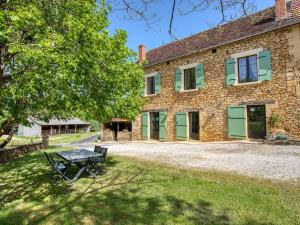 Maisons de vacances Maison au calme avec jardin, proche de Sarlat - Ideale pour familles et activites en plein air. - FR-1-616-295 : photos des chambres