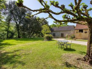 Maisons de vacances Maison au calme avec jardin, proche de Sarlat - Ideale pour familles et activites en plein air. - FR-1-616-295 : photos des chambres