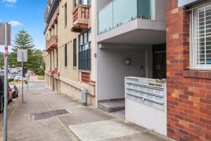 Bright Studio with Balcony near Coogee Beach