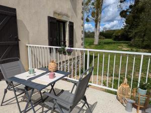 Maisons de vacances Gite au Moulin: confort moderne avec terrasse et WIFI - FR-1-653-271 : photos des chambres