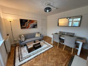 Cardiff Central Spacious 4 Bedroom - 2 Bathrooms - Free Parking