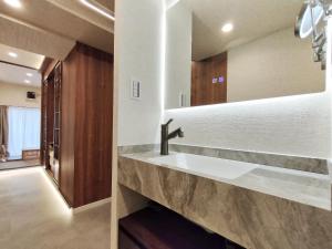 D6 Shinjuku JR St 8 mins 2 bedrooms and 1 living room Max 5P Direct to Shinjuku Ueno Ginza Shibuya Ikebukuro Yoyogi Shinagawa 新宿区 高田马场车站8分钟 两室一厅 最大5人