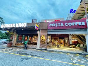 CyberLux Escape I Netflix I WiFi I Kanvas Soho