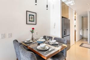 New! Luxury 2bd 2ba Romantic Zone Largest Pool in PV Sea View Balcony