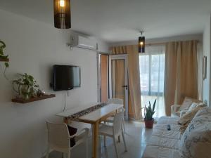 Hermoso Departamento en Güemes sobre Cañada