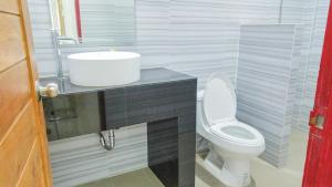 Studio in townhouse with private bath room and kitchenette