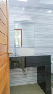 Studio in townhouse with private bath room and kitchenette