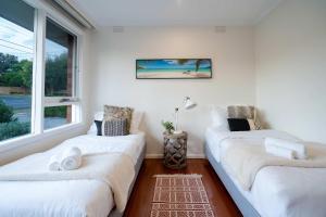 Bright 2B Coastal Getaway Steps From Beach