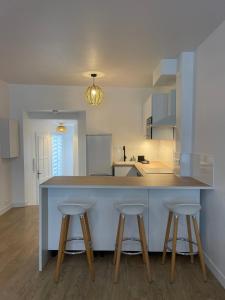 Appartements F2 idealement situe au centre d-Epernon : photos des chambres