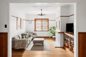 Charming 1930s Cottage Retreat I Pet Friendly Escape