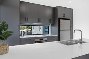 Beautiful Brand New Home - Near Shoreline & Beach