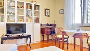 Apartment Vega with private garden, terrace and garage