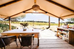 Saint Paul le Marseillais Tentes Equippees Hébergements Insolites Lodges