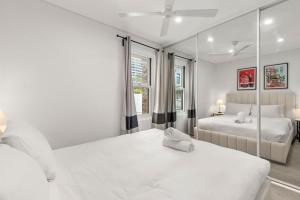 Central Pyrmont House for 8 with Outdoor Area