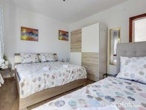 Apartments Villa Mavi-Two Bedroom Apartment with Balcony A2