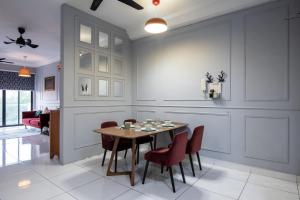 Stylish 4BR Near Paradigm Mall Pool Free Parking