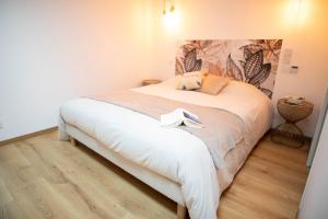Maisons de vacances L-Atelier Dollonnais Gite spacieux en Sarthe avec studios, piscine chauffee et home cinema : photos des chambres