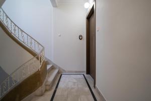 Modern apartment near Lycabettus hill with balcony