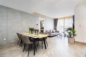 Refined Saigon - Rivergate Aparment - Free Pool, Free Internet SIM for 3 nights, Free Pick Up for 5 nights