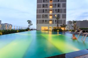 Refined Saigon - Rivergate Aparment - Free Pool, Free Internet SIM for 3 nights, Free Pick Up for 5 nights