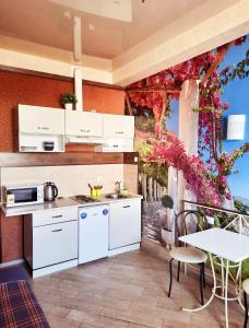 Студия на Французском бульваре 36