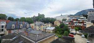 1 Chambre dans appartement neuf, terrasse sud, meublé contemporain, parking