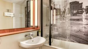 Hotels Campanile NATURE - Montpellier Sud : Chambre Standard - 1 Lit Queen-Size