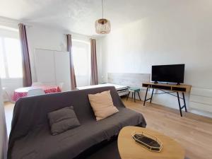 Magnifique Grand 30m2 refait à neuf en 2025 lumineux 4 couchages hyper centre Corte 13 cours paoli wifi tv lave linge