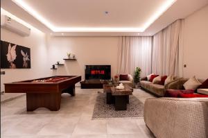 شقة بغرفتين نوم وبلياردو