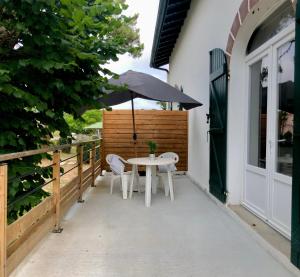 Appartements Les Pastourelles : Appartement avec Terrasse