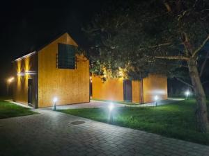 Relakstacja - domki z sauną i jacuzzi