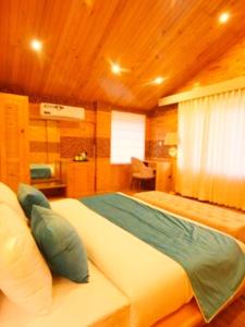 Alexandra - a lush boutique stay