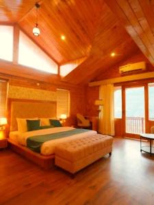 Alexandra - a lush boutique stay
