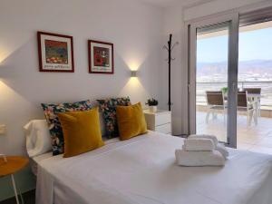 Mar y Sal 8, 1º Línea de playa, 2 hab, terraza con vistas al mar y garaje