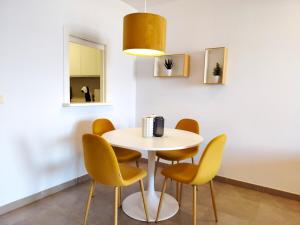 Mar y Sal 8, 1º Línea de playa, 2 hab, terraza con vistas al mar y garaje