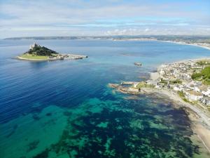 Cosy flat by Penzance harbour